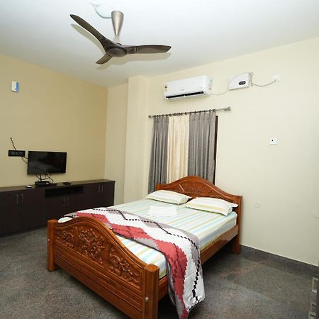 Отель Goutham Residency Kadalur Экстерьер фото